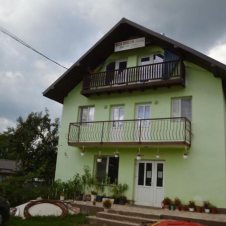 Baza Sportiva Adelina Hotel Campulung Luaran gambar