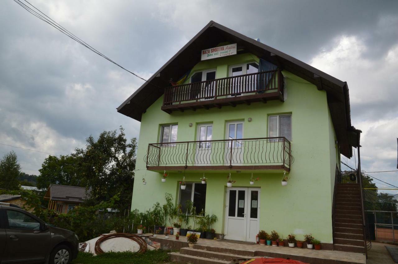 Baza Sportiva Adelina Hotel Campulung Luaran gambar