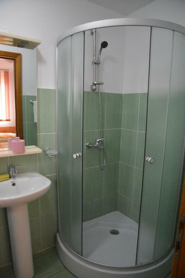 Baza Sportiva Adelina Hotel Campulung Luaran gambar