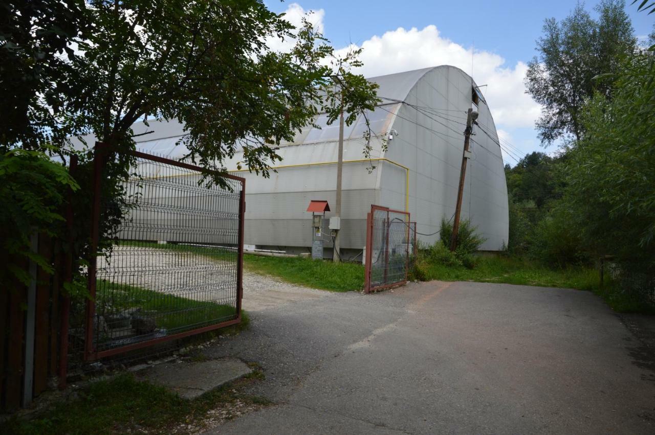 Baza Sportiva Adelina Hotel Campulung Luaran gambar